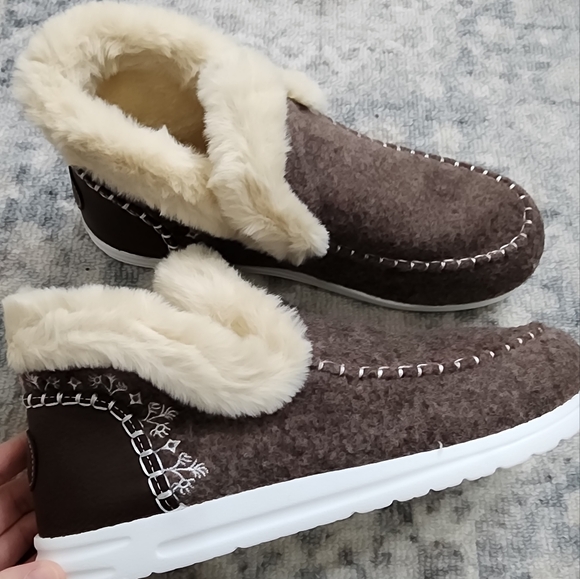 MUST GO 🙅🏻‍♀️ NWT Cozy Faux Fur Slip-On Ankle Booties, Brown. 9 & 9.5 avail - Picture 2 of 7